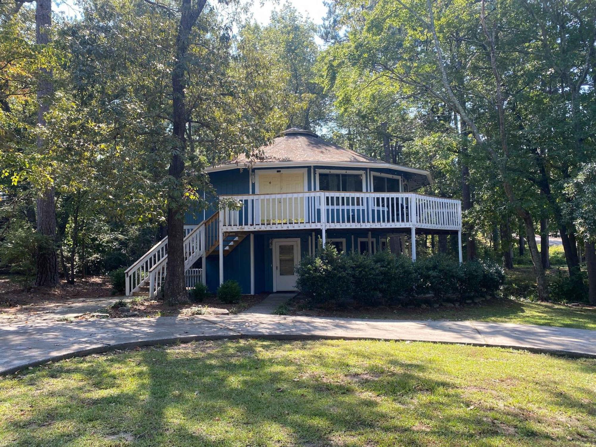 Opulent Octagonal Oasis With Spiral Stairs-Minutes To Base Villa Columbia Exterior photo